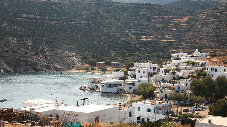 Μια ηλιόλουστη Σίφνος, γεμάτη ενέργεια και ομορφιά
